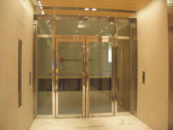 北京玻璃防火門有哪些優(yōu)勢呢?